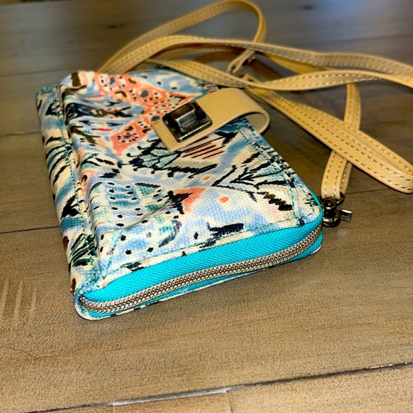 Sakroots Large Smartphone Crossbody Bag - Picture 3 of 9